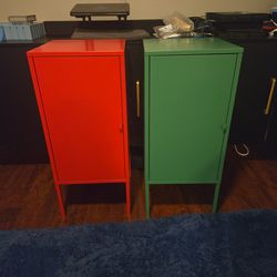 Store cabinets