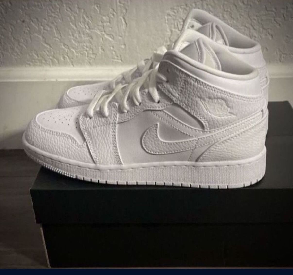 New White Jordan 1