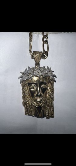 Jesus Pendant With Gold Chain