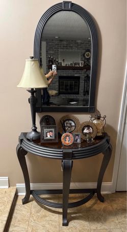 Black hammered council with matching mirror and lamp
