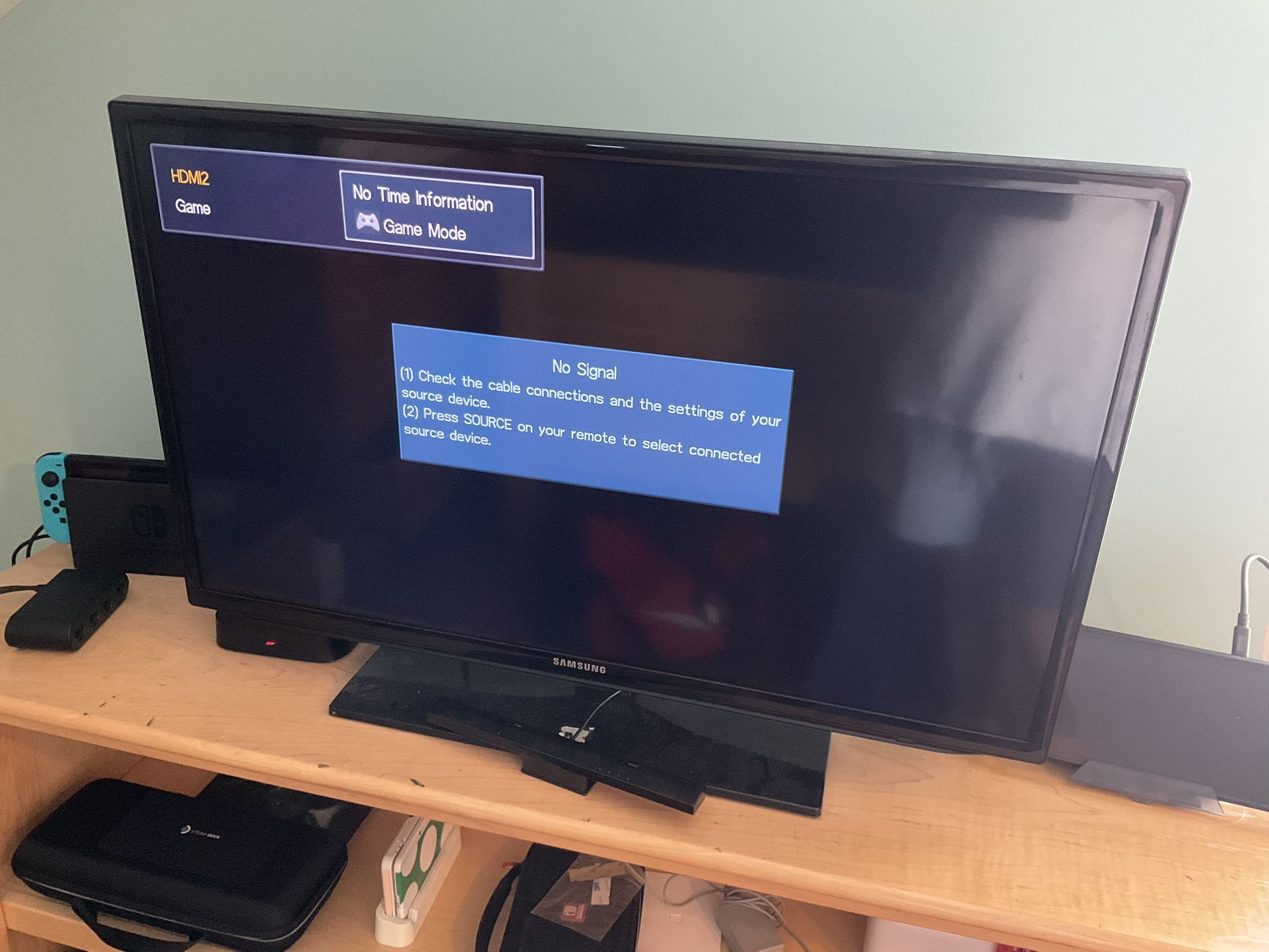 Samsung 32 Inch TV With Streaming Box