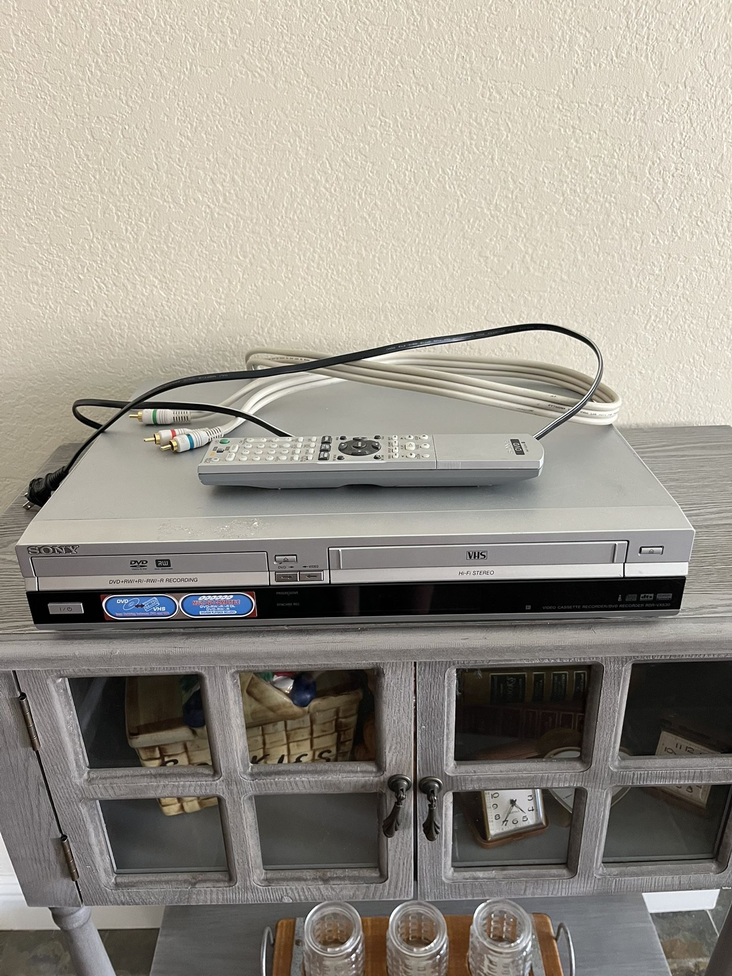 Sony DVD VHS Combo Player Recorder RDR-VX530 Hi-Fi Stereo Video Includes Remote