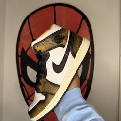 Air Jordan 1 Mid Orange Wear-Away