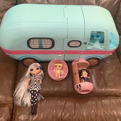 L.O.L. Surprise! O.M.G. 4-in-1 Glamper Fashion Camper with 1 LOL Doll and 2 small LOL figures