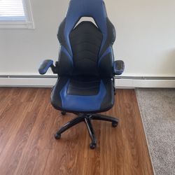 Staples Emerge Vortex Bonded Leather Gaming Chair for Sale in Hopkins MN OfferUp