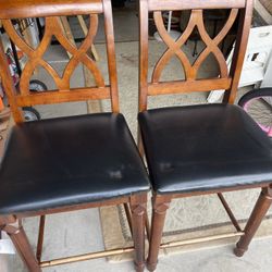 Set of 2 counter height chairs with footrest