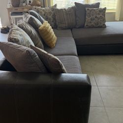 Sectional- Gray/Black