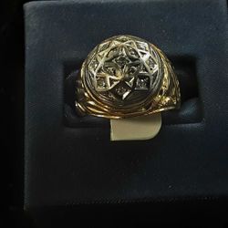 Men's Ring - Yellow Gold 18k (.750) 8.3 grams Size 8