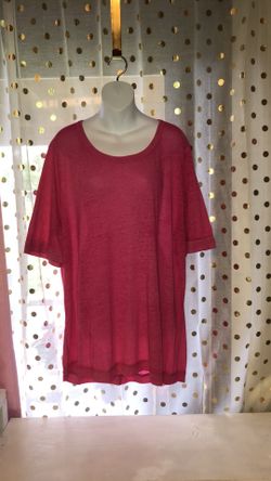 Size 1x thin hot pink long shirt. Looks great with leggings!