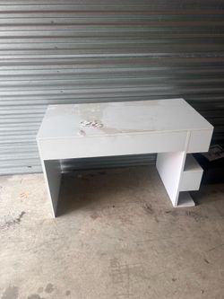 Computer desk