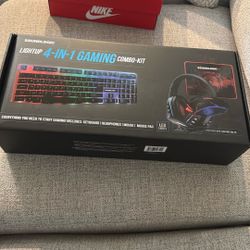 Keyboard, Mouse, Headphones