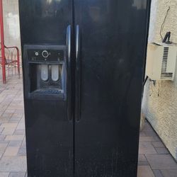 Free Refrigerator,  It Turn On May Be Use By Parts,