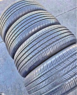 Set 235/55-20 Goodyear con el 80% de vida