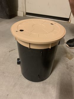 Super pro pool water leveler with tan lid