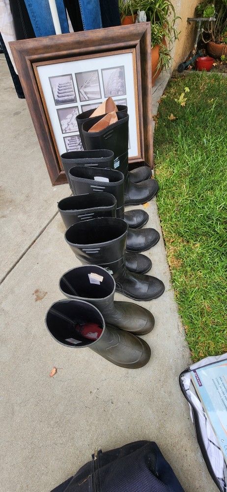 Work rain boots. Galoshes.