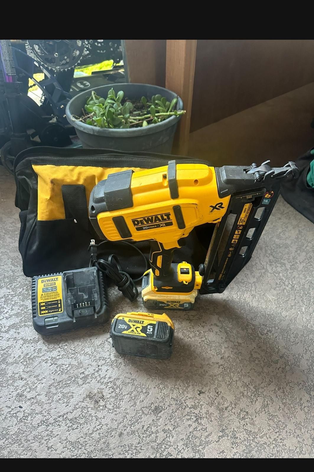 dewalt 20v max xr nail gun