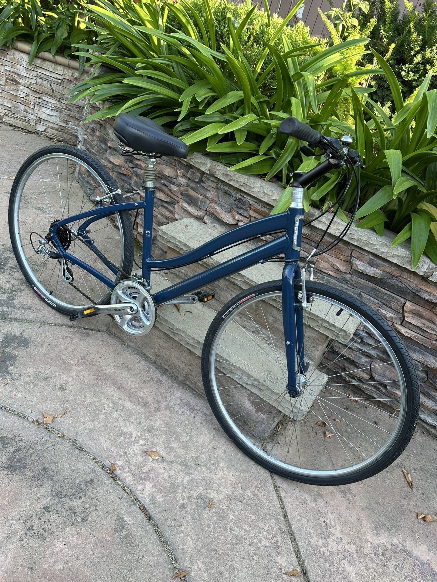 Globe Vienna Step Through Bike