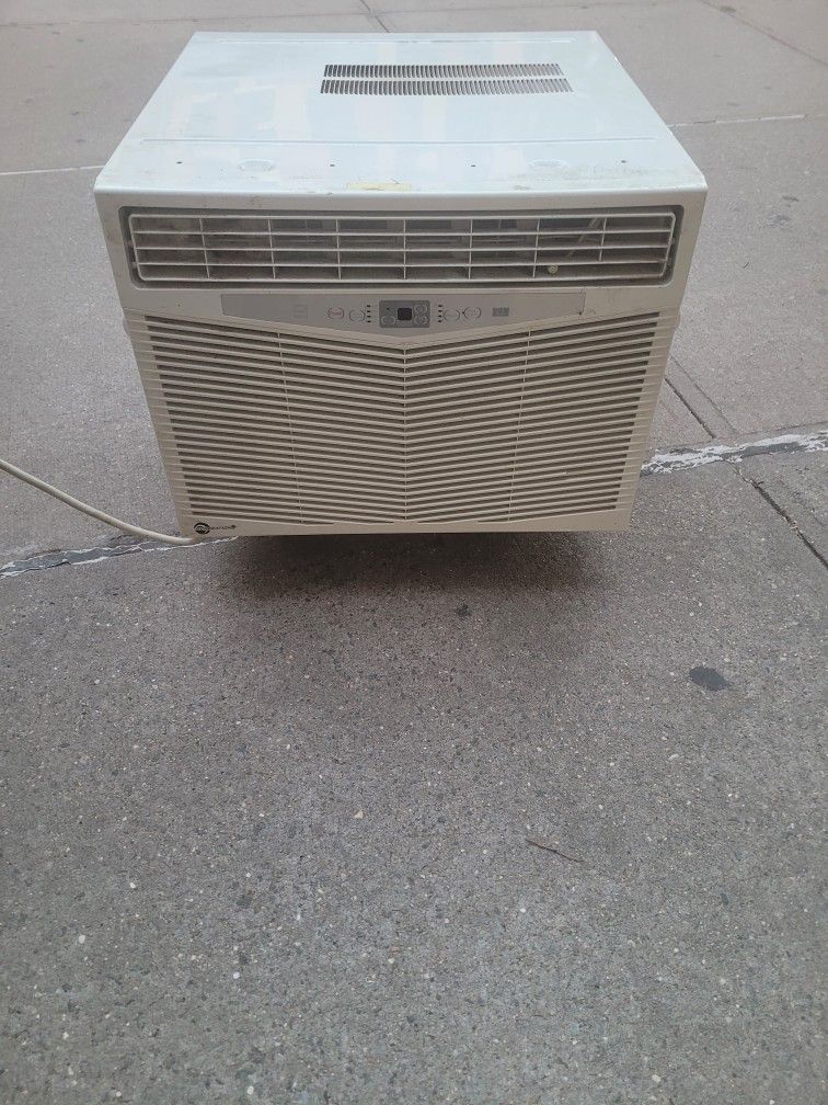 17,700 Wall Unit Air Conditioner