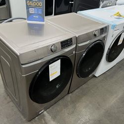 SAMSUNG 4.5 cu. ft. High-Efficiency Front Load Washer & 7.5 cu. ft. Vented Gas Dryer 
