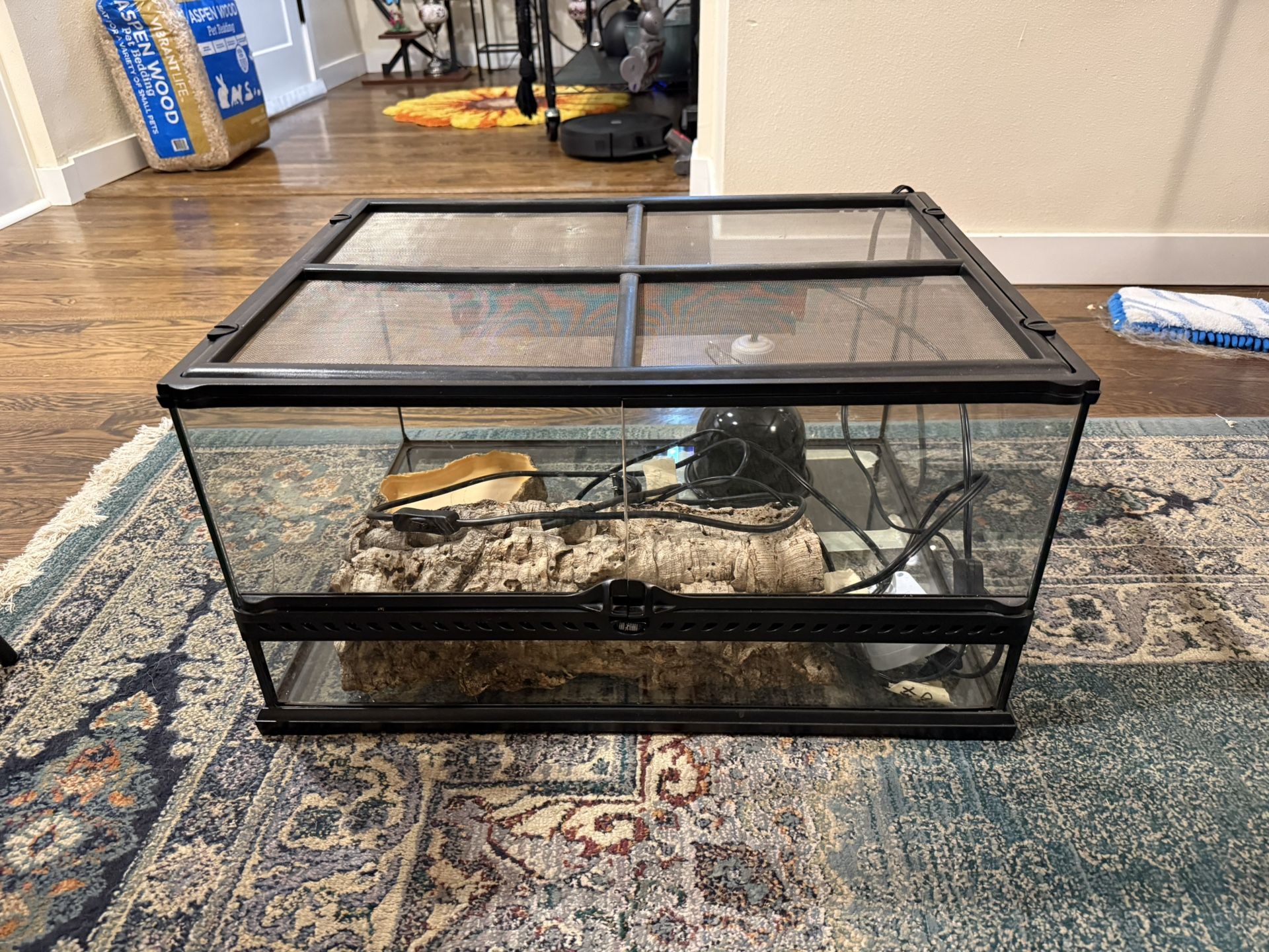 Exo Terra Natural Terrarium Medium Wide (with Accessories)