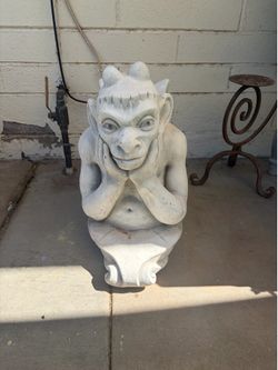 Large Concrete Gargoyle Garden Statue - Heavy Duty Outdoor Decor