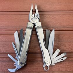 Leather man super tool 300