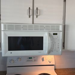 GE Spacemaker Vented Microwave 