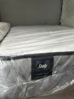 Queen size mattress and box spring