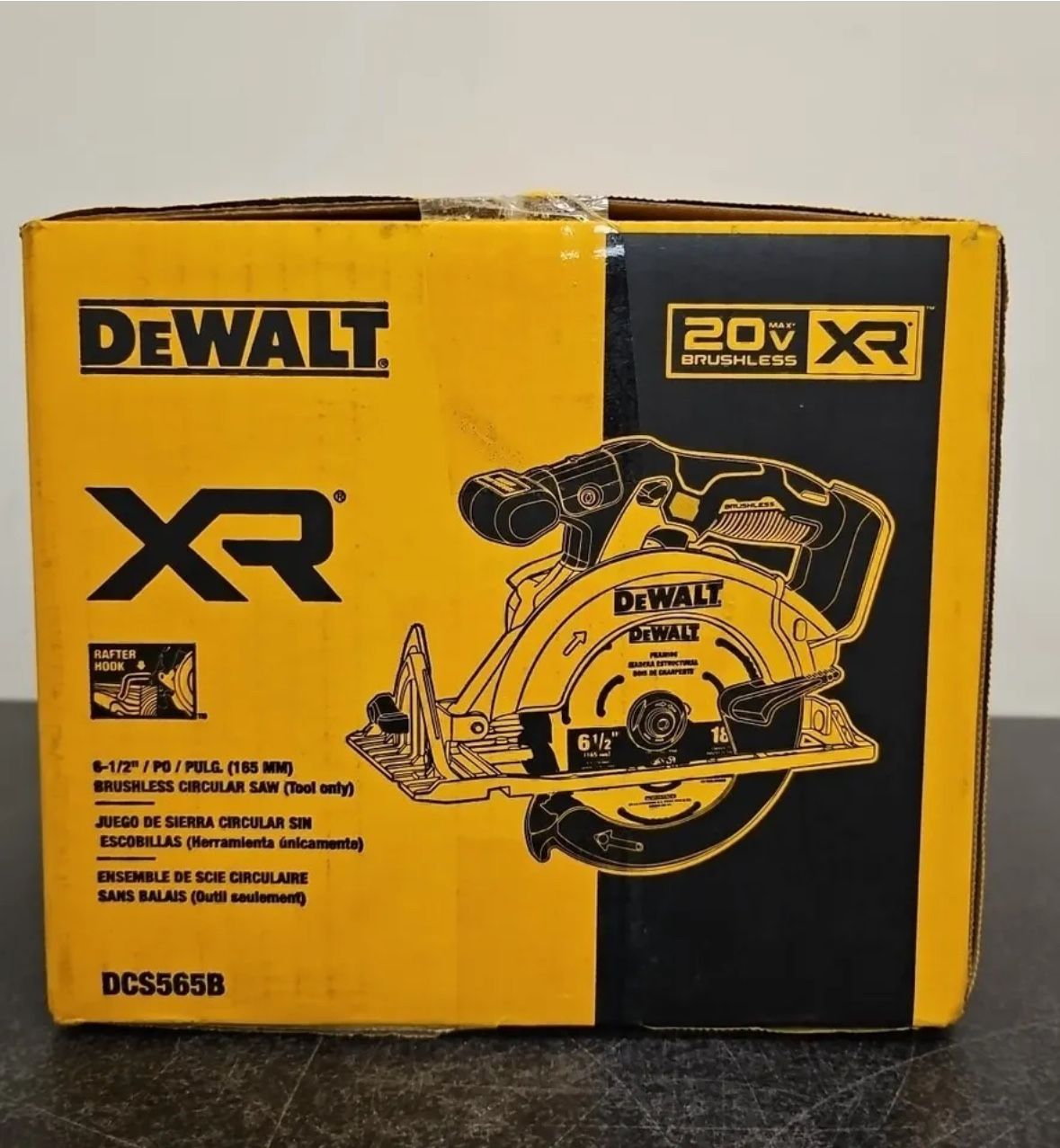 DEWALT 20 Volt Max 6 1/2 in Cordless Circular Saw DCS565B...