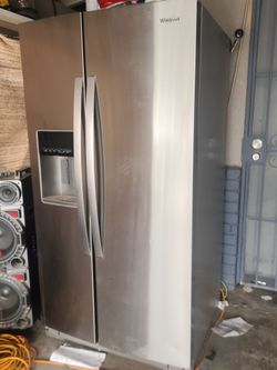 Whirlpool refrigerator like new