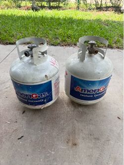 Propane tanks $20 each/cada uno