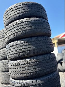 265/70/16 Goodyear set de Tires con 80% de vida las 4