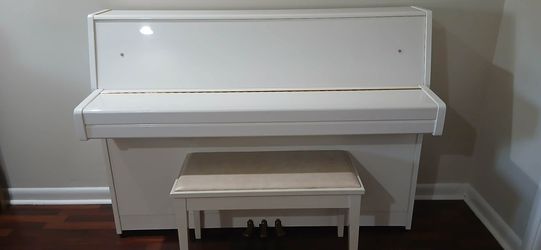 Professional Studio Upright Yamaha M-T Series White Piano