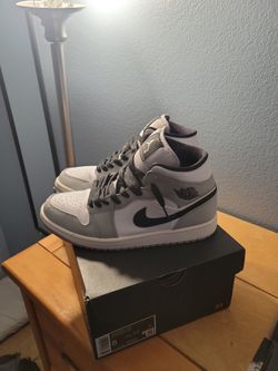 JORDAN 1 MIDS  SIZE 8  -- SMOKE GREY