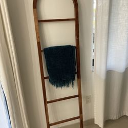 Arch Decorative Blanket Ladder