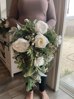 Decorate flower arrangements and bookcase