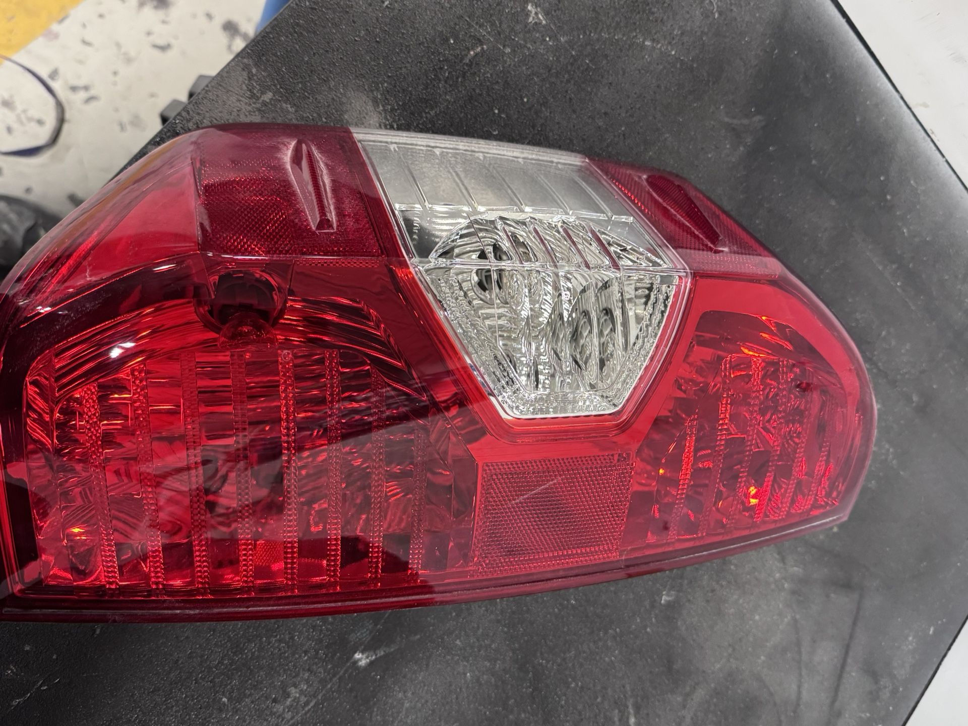 07-21 Toyota TUNDRA LEFT Tailight.