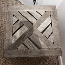 White & Gray Table. Used Like New 29”x19”-height 18”