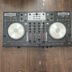 Numark NS6 DJ Controller