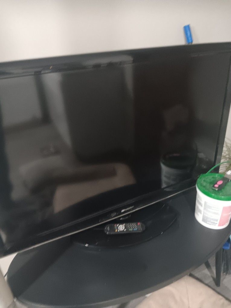 42' TV With Roku Stick
