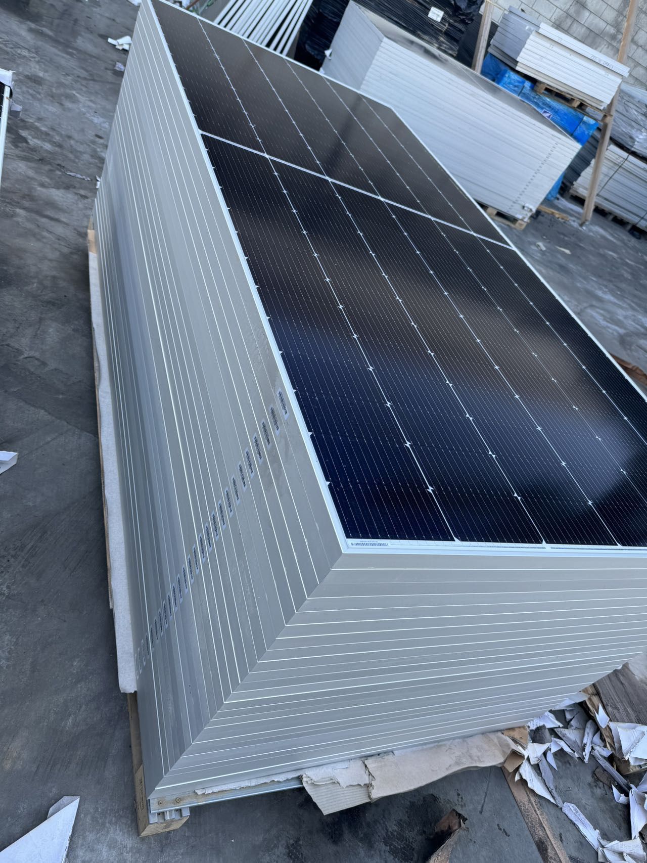 Solar Panel 580W Q.PEAK DUO XL G11.3/BFG 580W Dimension: 95.1 in × 44.7 in × 1.38 in Weight 75.8 lbs (Price For Each)