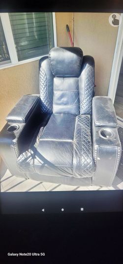 Electric recliner with arm rest compartments and cup holders just needs cleaning been in storage for a yr
