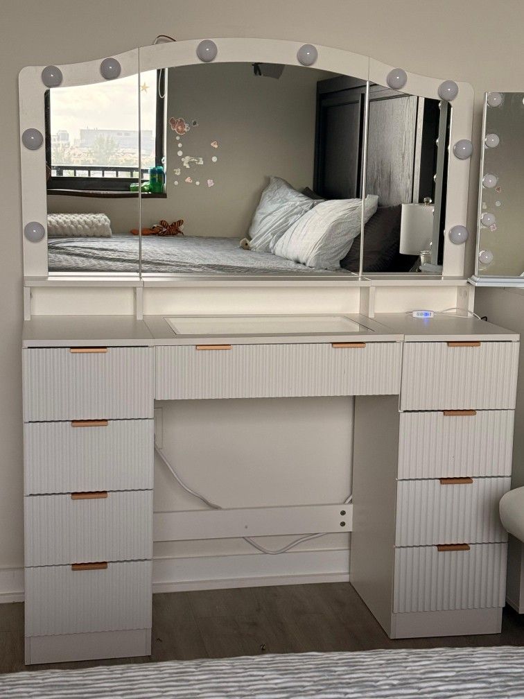 Vanity With Lights