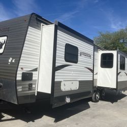 2015  36Ft Riverside Double Side Out Very Nice