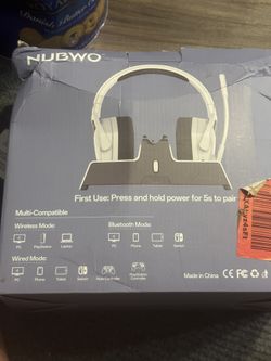 NUBWO G06 Pro Wireless Gaming Headset with Charging Station for Headset & PS5 Controller, 17ms Low Latency, 120H Battery Life, Dynamic 50mm Drivers-Wh