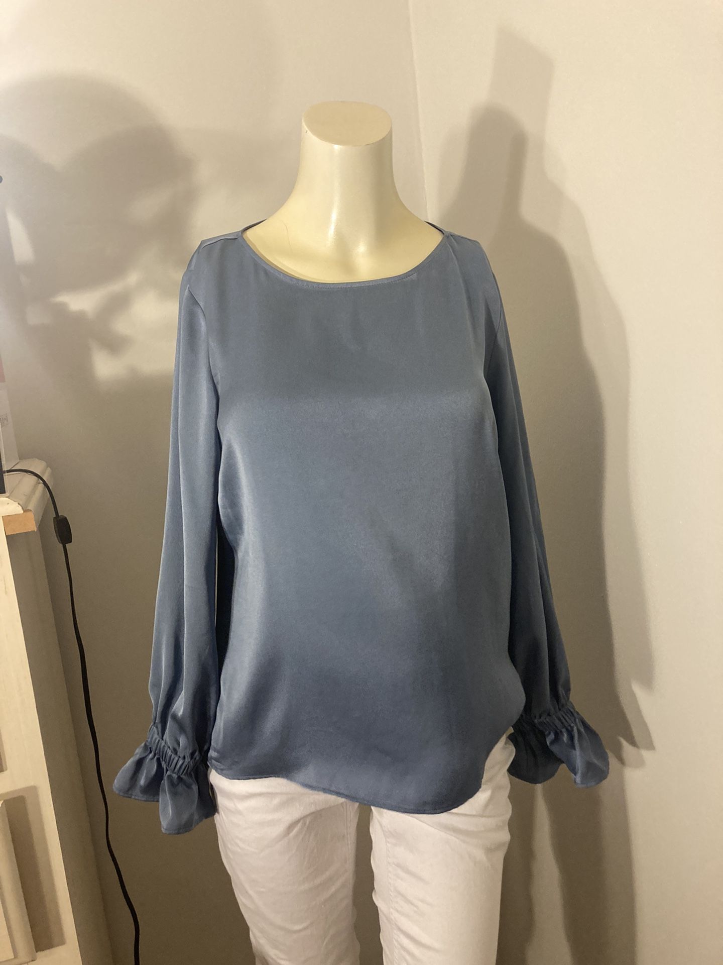 NWT Banana republic size small satin light sky blue work blouse flowy top
