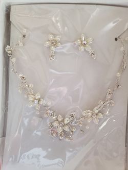 Bridal pearl and rhinestone necklace