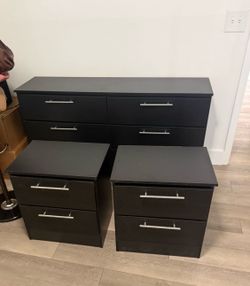 Dresser and 2 nightstands - Cómoda y 2 mesitas de noche