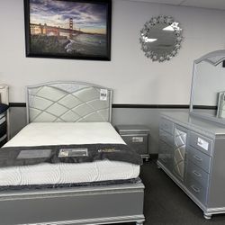 4PC Queen Bedroom Set