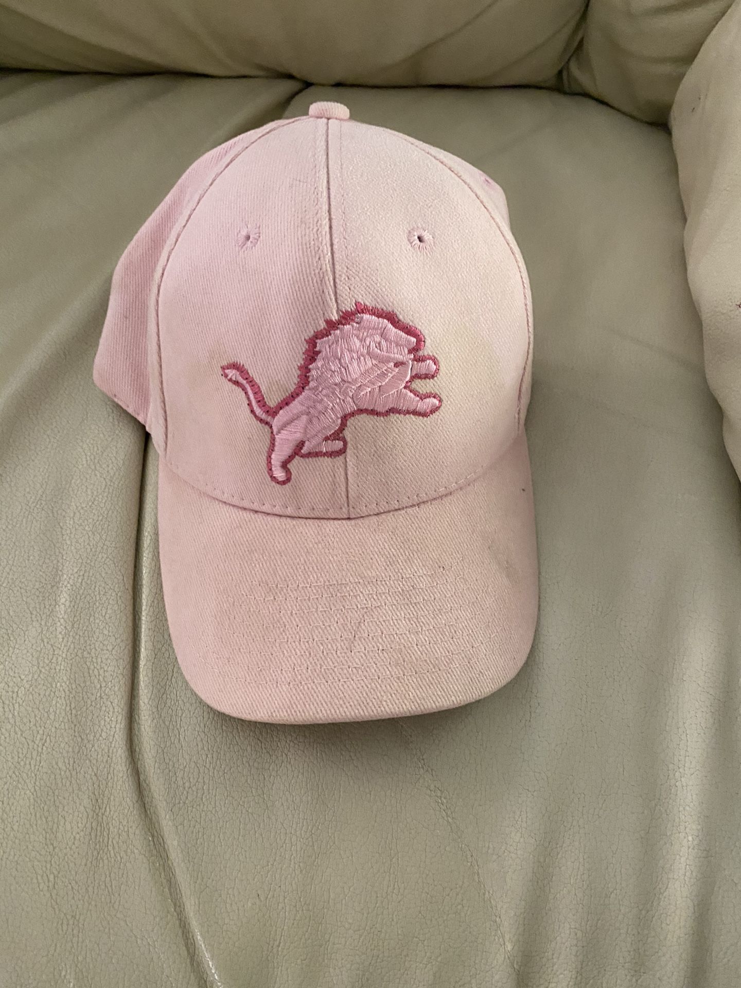 Women’s pink lion hat